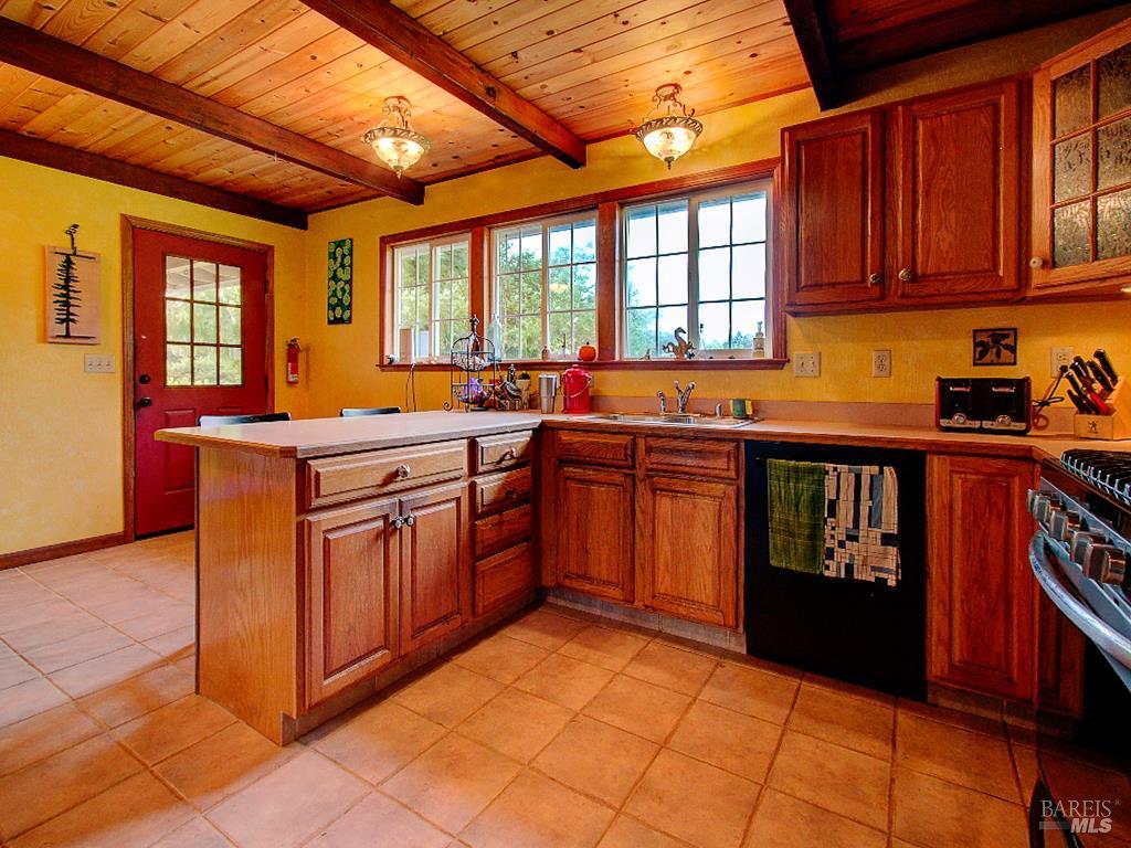 Detail Gallery Image 11 of 72 For 17750 Barbizon Ln, Fort Bragg,  CA 95437 - 3 Beds | 2 Baths