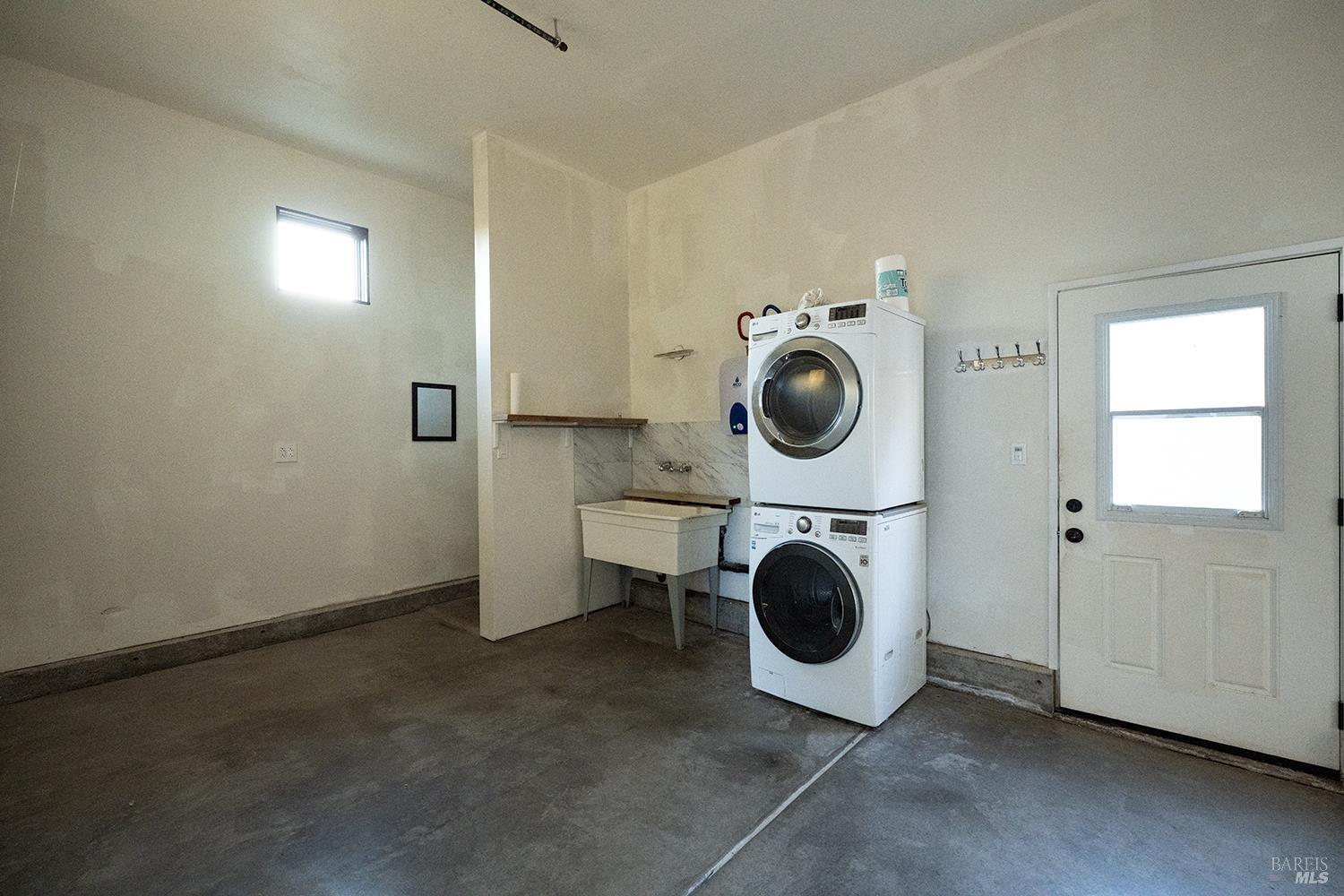 Detail Gallery Image 69 of 75 For 5300 Gravenstein Hwy, Sebastopol,  CA 95472 - 5 Beds | 6/1 Baths