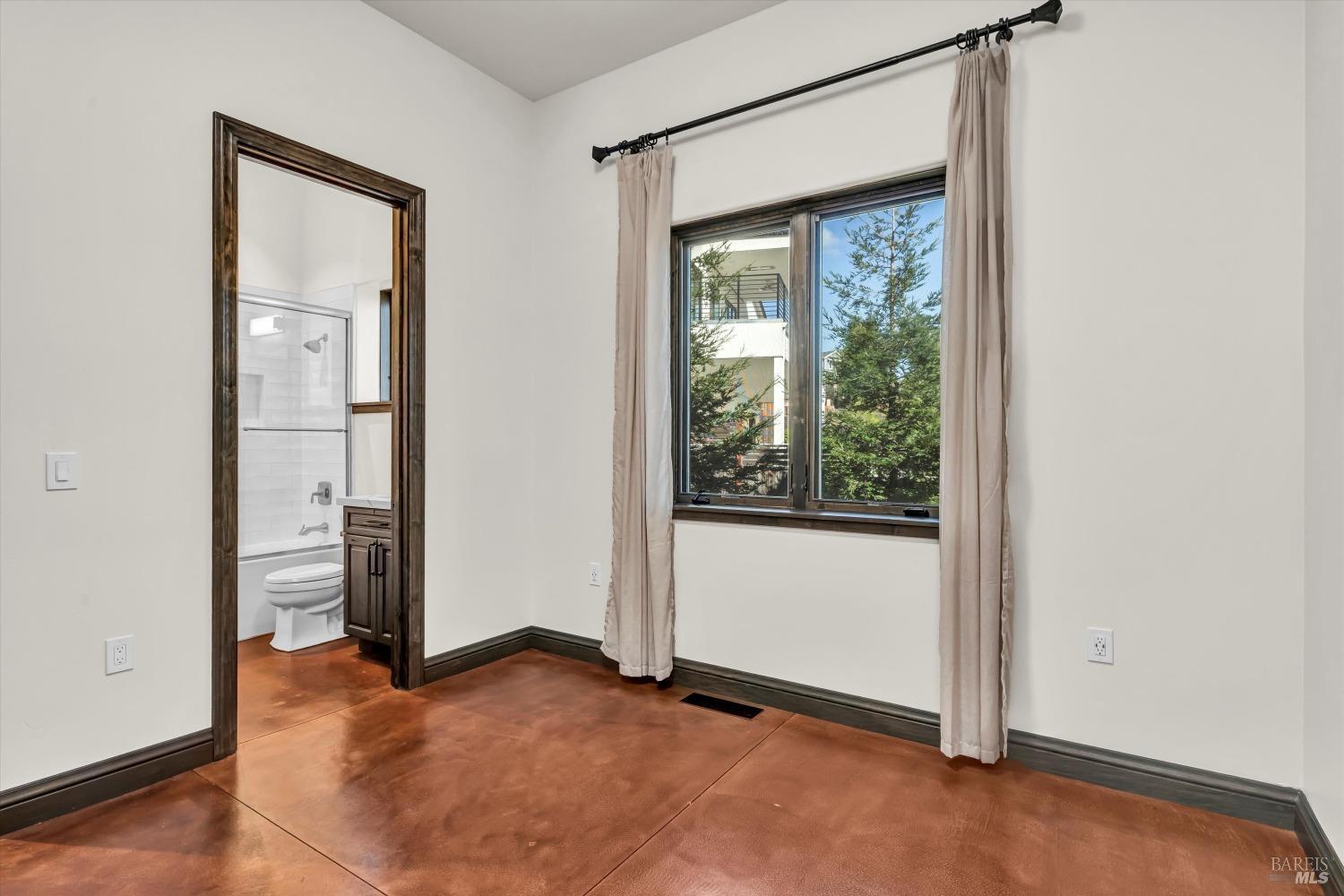 Detail Gallery Image 45 of 66 For 2144 Wedgewood Way, Santa Rosa,  CA 95404 - 5 Beds | 5/2 Baths