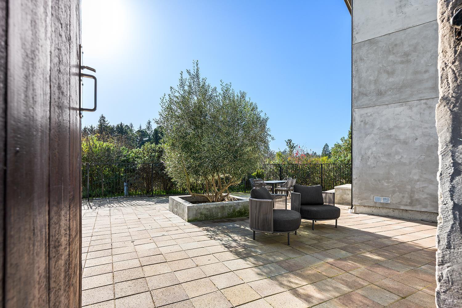 Detail Gallery Image 57 of 75 For 5300 Gravenstein Hwy, Sebastopol,  CA 95472 - 5 Beds | 6/1 Baths