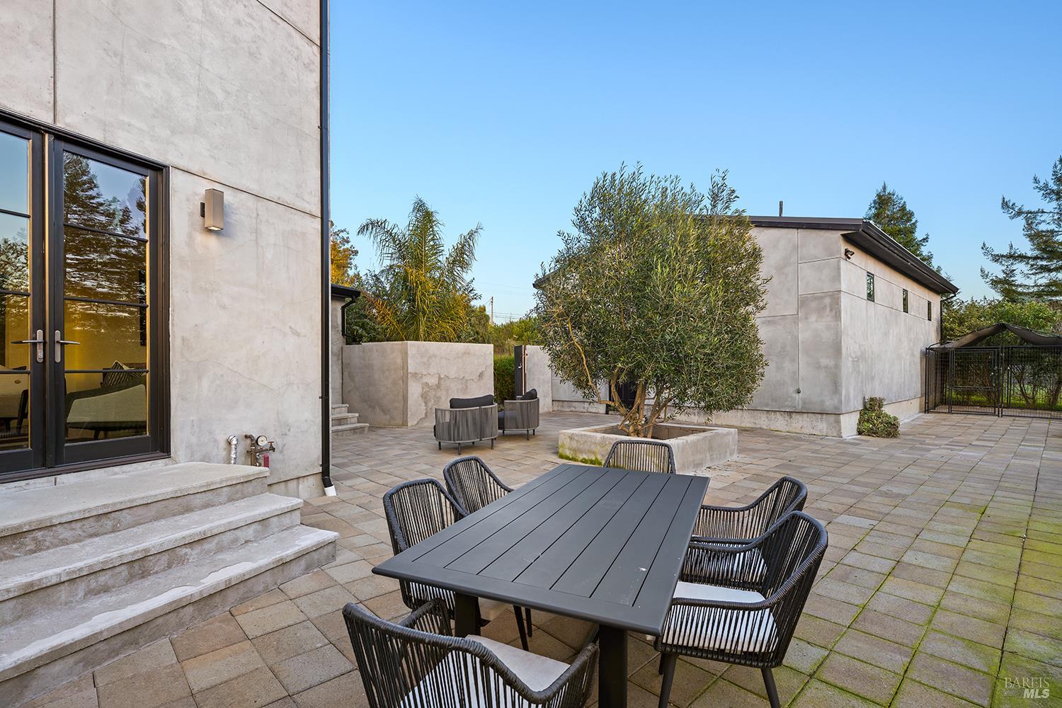 Detail Gallery Image 59 of 75 For 5300 Gravenstein Hwy, Sebastopol,  CA 95472 - 5 Beds | 6/1 Baths