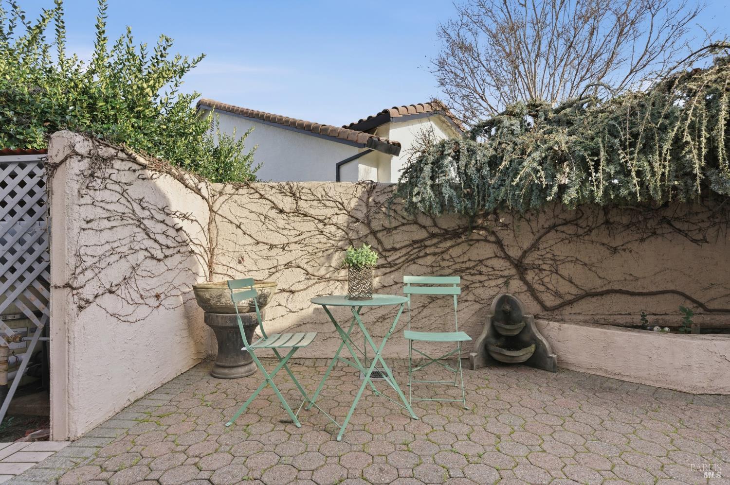 Detail Gallery Image 6 of 56 For 45 Cove Ct, Napa,  CA 94559 - 3 Beds | 2/1 Baths