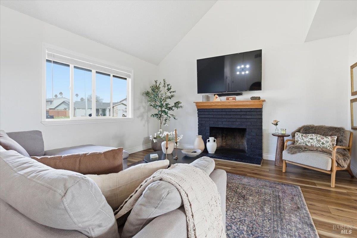 Detail Gallery Image 6 of 45 For 615 Chyrl Way, Suisun City,  CA 94585 - 3 Beds | 2 Baths