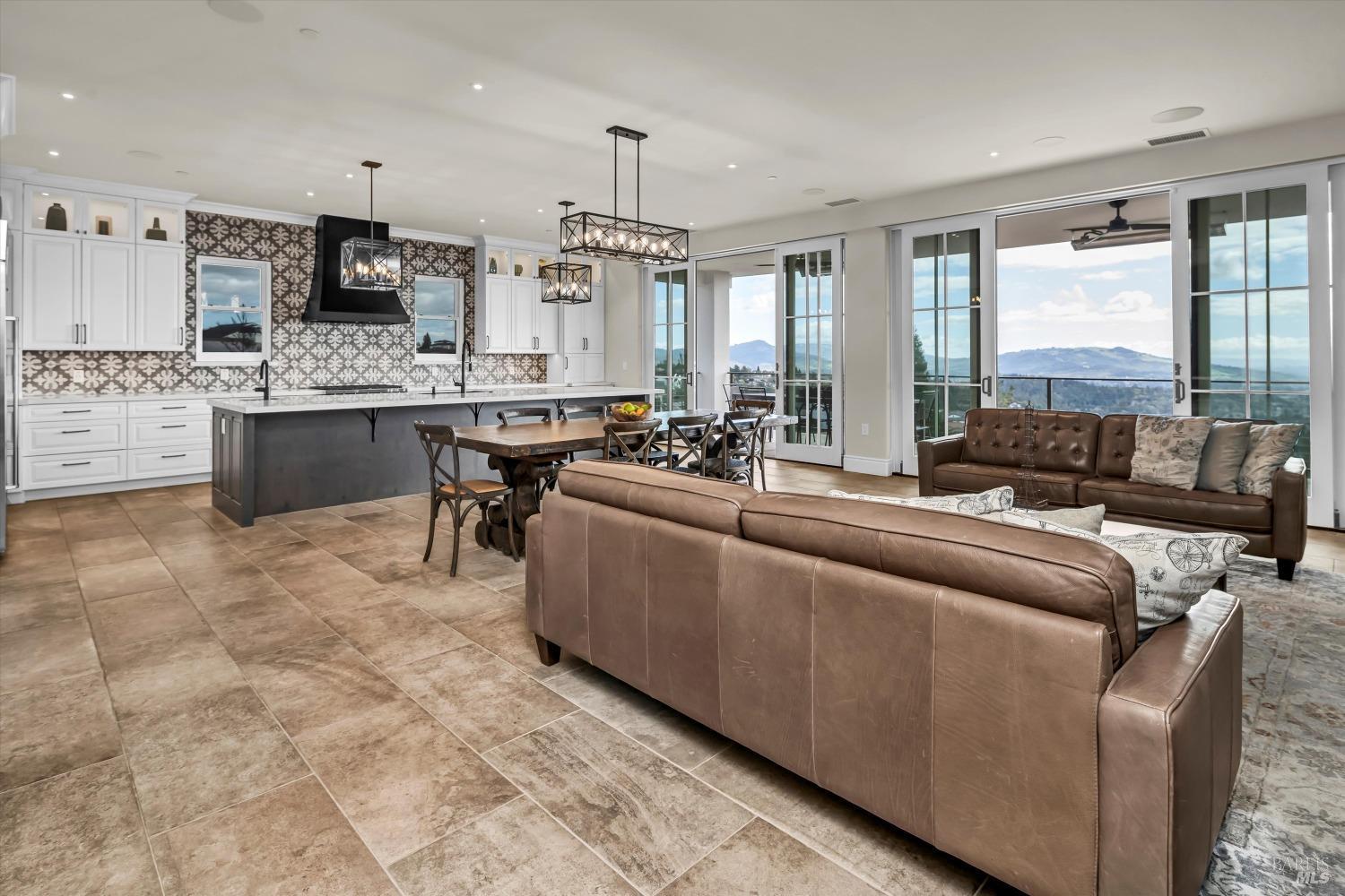 Detail Gallery Image 24 of 66 For 2144 Wedgewood Way, Santa Rosa,  CA 95404 - 5 Beds | 5/2 Baths