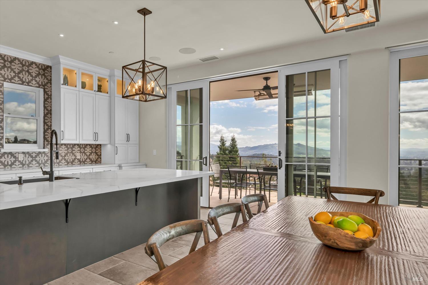 Detail Gallery Image 13 of 66 For 2144 Wedgewood Way, Santa Rosa,  CA 95404 - 5 Beds | 5/2 Baths