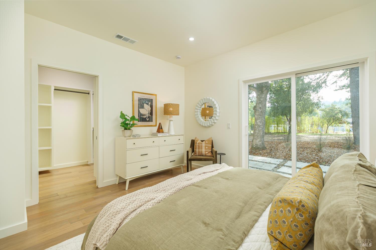 Detail Gallery Image 14 of 58 For 2242 Vineyard Rd, Novato,  CA 94947 - 4 Beds | 3/1 Baths