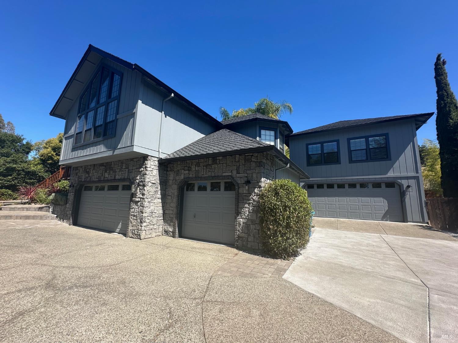 Detail Gallery Image 2 of 35 For 1104 Calistoga Rd, Santa Rosa,  CA 95409 - 3 Beds | 3 Baths
