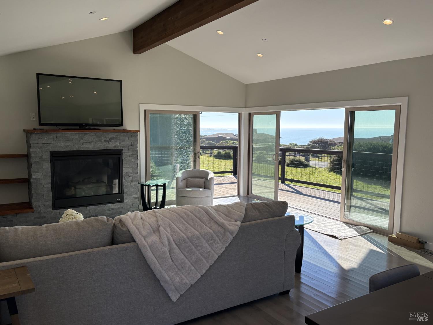 Detail Gallery Image 6 of 43 For 14920 Mallo Pass Dr, Irish Beach,  CA 95459 - 2 Beds | 2 Baths
