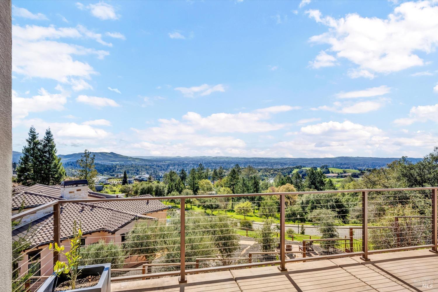 Detail Gallery Image 6 of 66 For 2144 Wedgewood Way, Santa Rosa,  CA 95404 - 5 Beds | 5/2 Baths