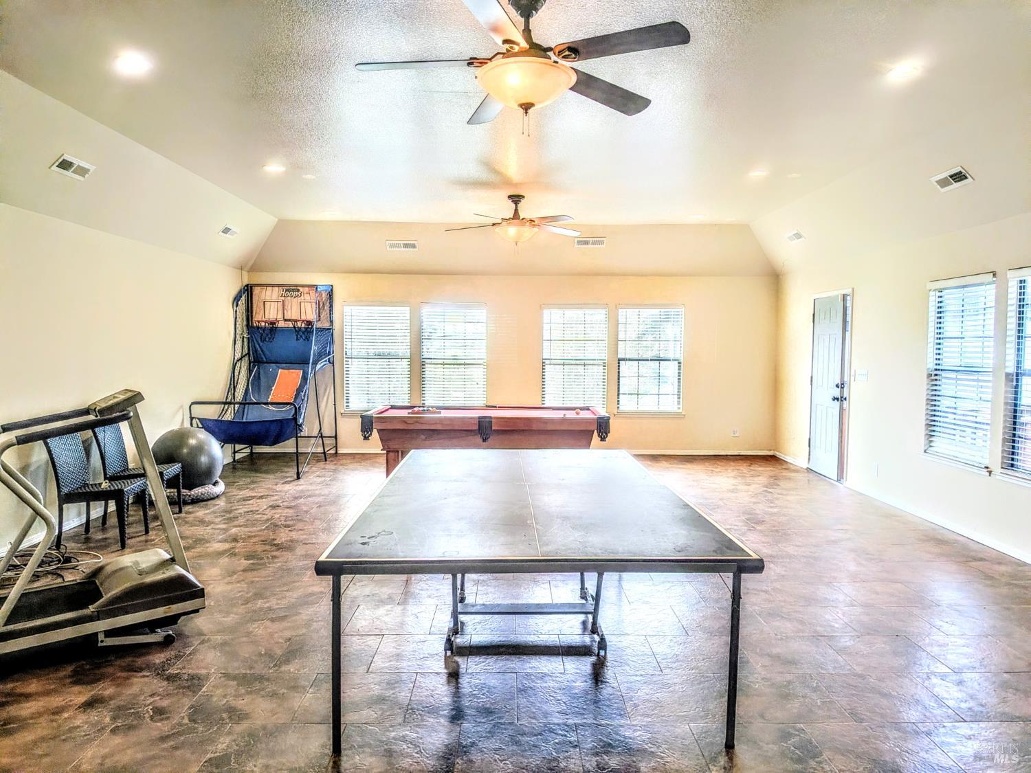 Detail Gallery Image 27 of 35 For 1104 Calistoga Rd, Santa Rosa,  CA 95409 - 3 Beds | 3 Baths