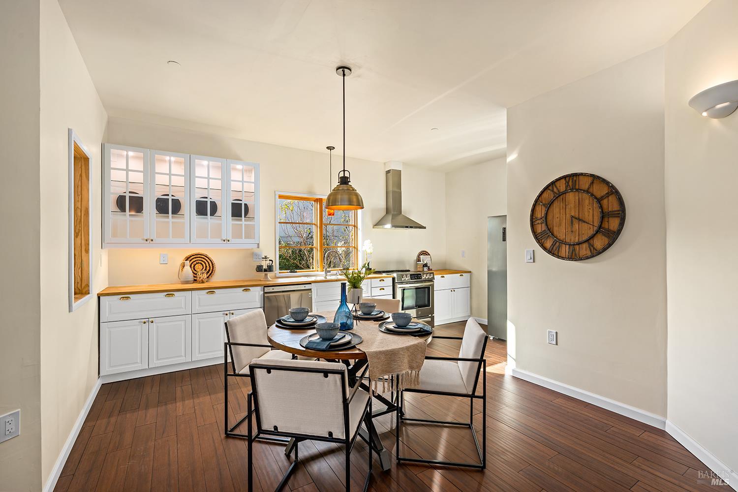 Detail Gallery Image 49 of 75 For 5300 Gravenstein Hwy, Sebastopol,  CA 95472 - 5 Beds | 6/1 Baths