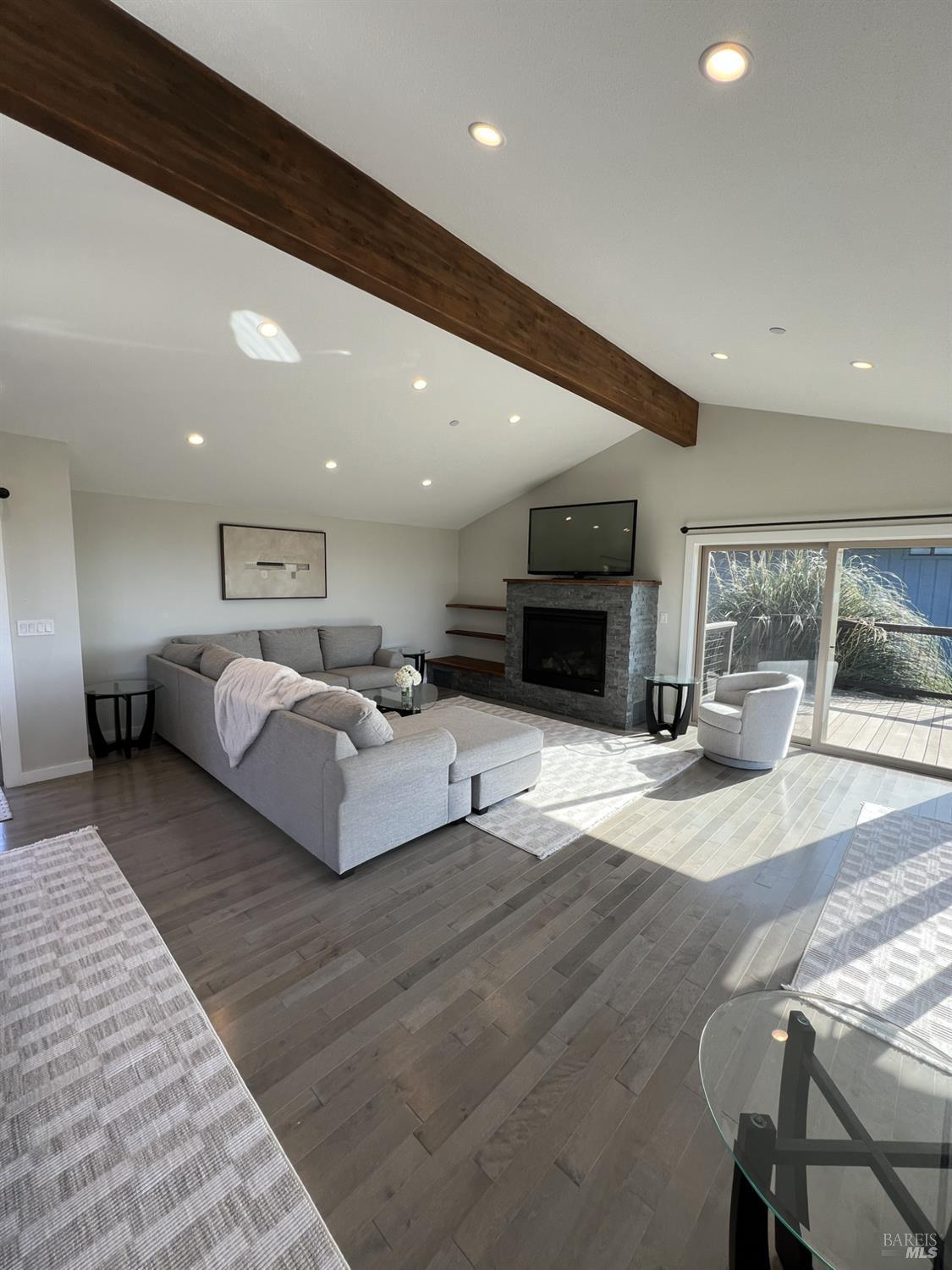 Detail Gallery Image 4 of 43 For 14920 Mallo Pass Dr, Irish Beach,  CA 95459 - 2 Beds | 2 Baths