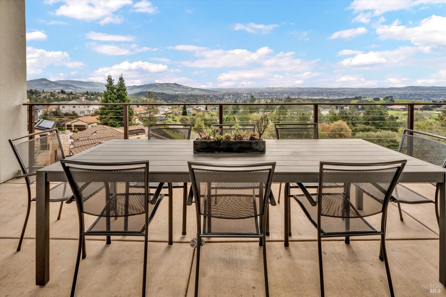 Detail Gallery Image 14 of 66 For 2144 Wedgewood Way, Santa Rosa,  CA 95404 - 5 Beds | 5/2 Baths