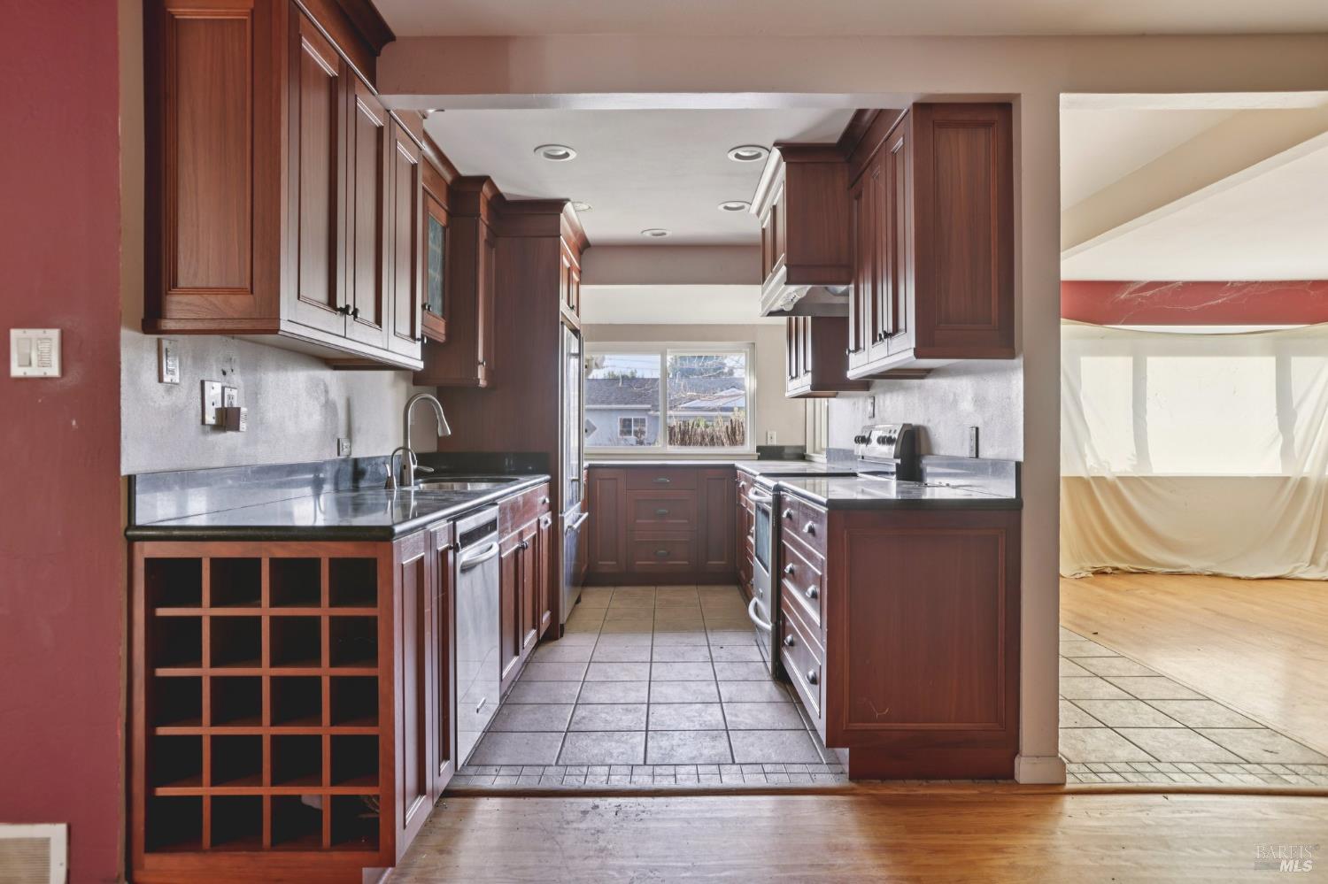 Detail Gallery Image 7 of 24 For 1023 Avondale Ln, Hayward,  CA 94545 - 3 Beds | 2 Baths