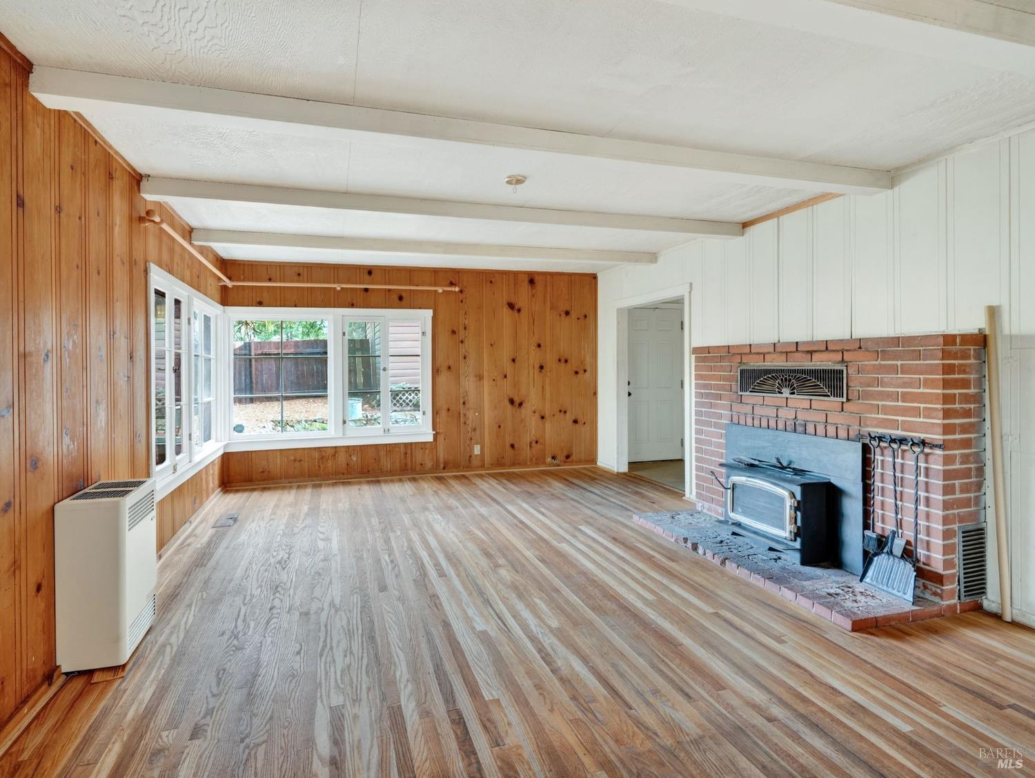 Detail Gallery Image 8 of 52 For 10701 Orr Springs Rd, Ukiah,  CA 95482 - 2 Beds | 1 Baths