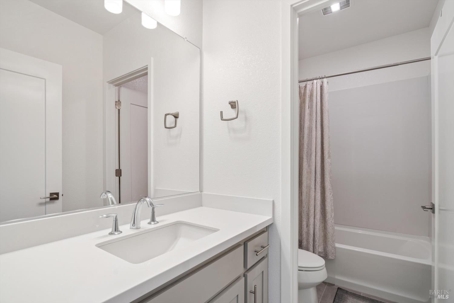 Detail Gallery Image 18 of 29 For 308 Sejong Ln, Santa Rosa,  CA 95403 - 3 Beds | 3 Baths