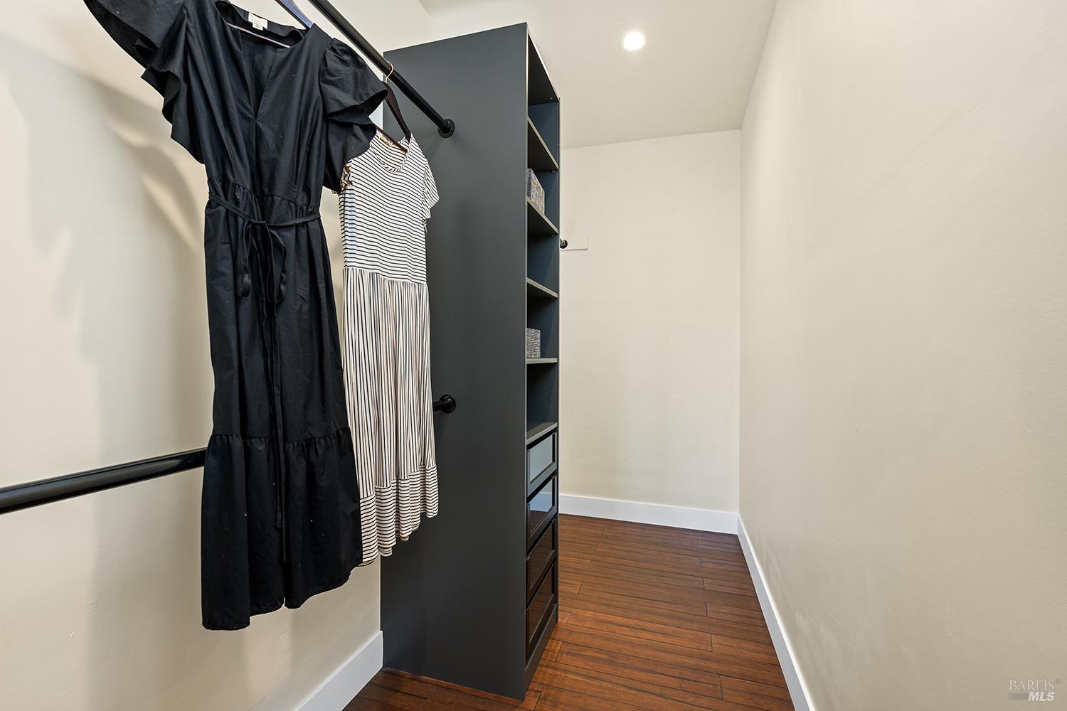 Detail Gallery Image 39 of 75 For 5300 Gravenstein Hwy, Sebastopol,  CA 95472 - 5 Beds | 6/1 Baths