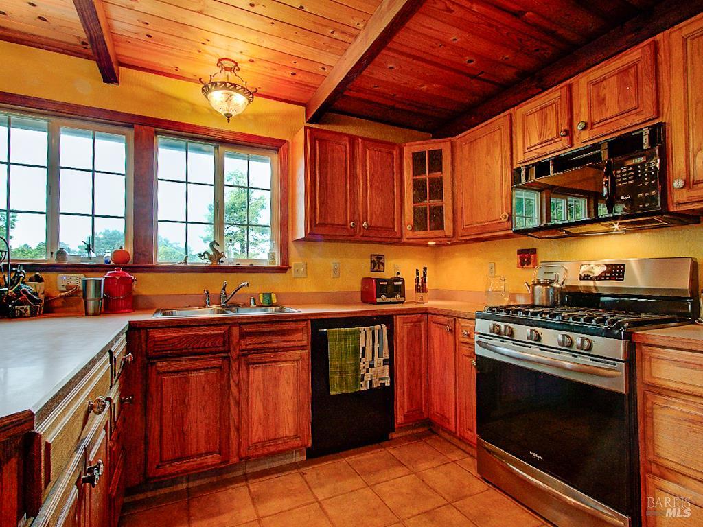 Detail Gallery Image 9 of 72 For 17750 Barbizon Ln, Fort Bragg,  CA 95437 - 3 Beds | 2 Baths