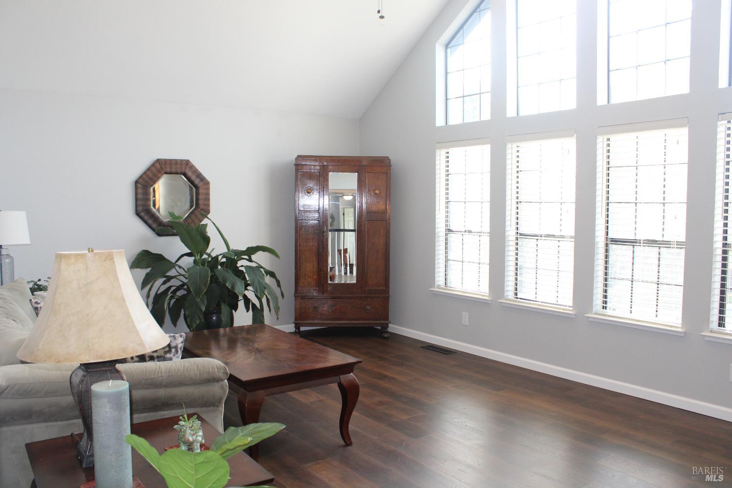 Detail Gallery Image 5 of 35 For 1104 Calistoga Rd, Santa Rosa,  CA 95409 - 3 Beds | 3 Baths