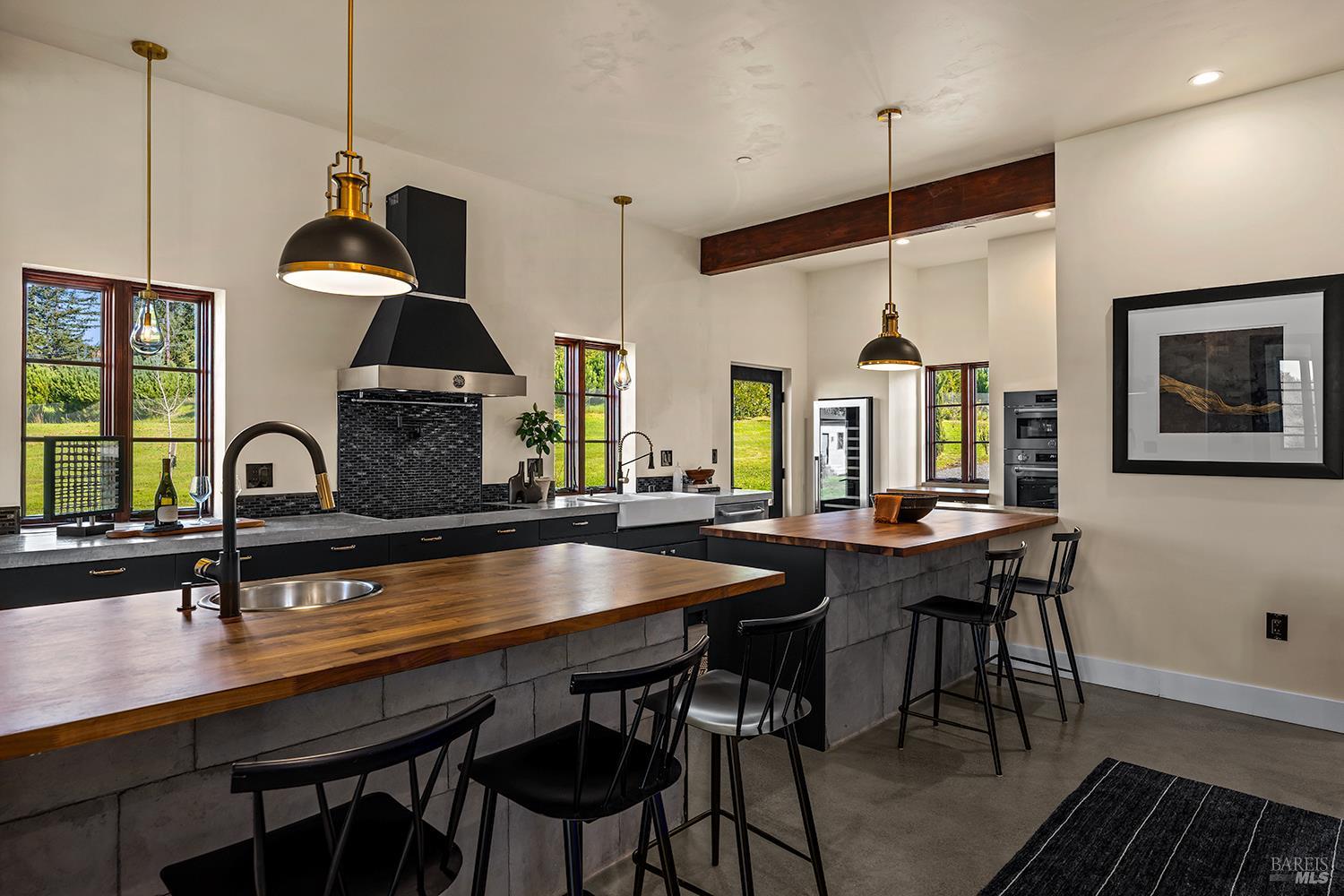 Detail Gallery Image 21 of 75 For 5300 Gravenstein Hwy, Sebastopol,  CA 95472 - 5 Beds | 6/1 Baths