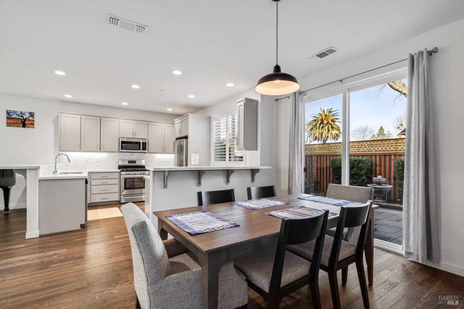 Detail Gallery Image 10 of 29 For 308 Sejong Ln, Santa Rosa,  CA 95403 - 3 Beds | 3 Baths