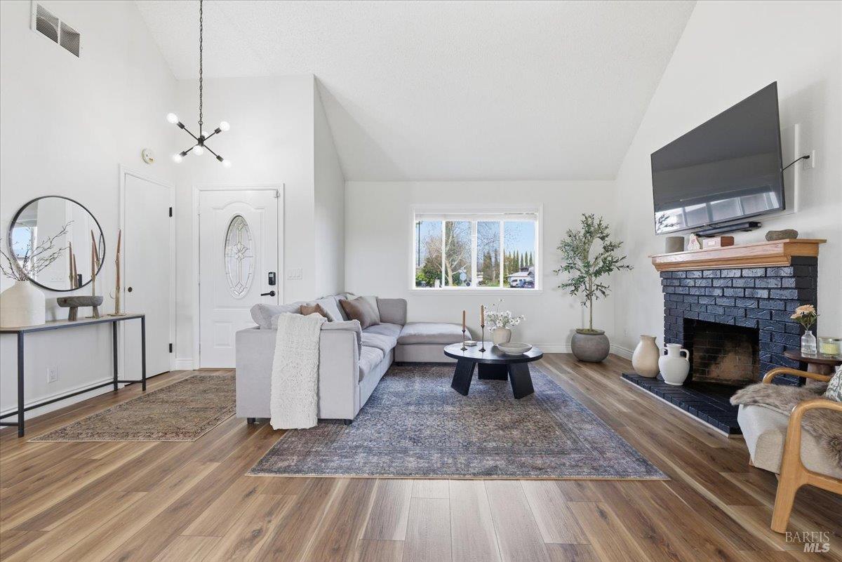 Detail Gallery Image 5 of 45 For 615 Chyrl Way, Suisun City,  CA 94585 - 3 Beds | 2 Baths