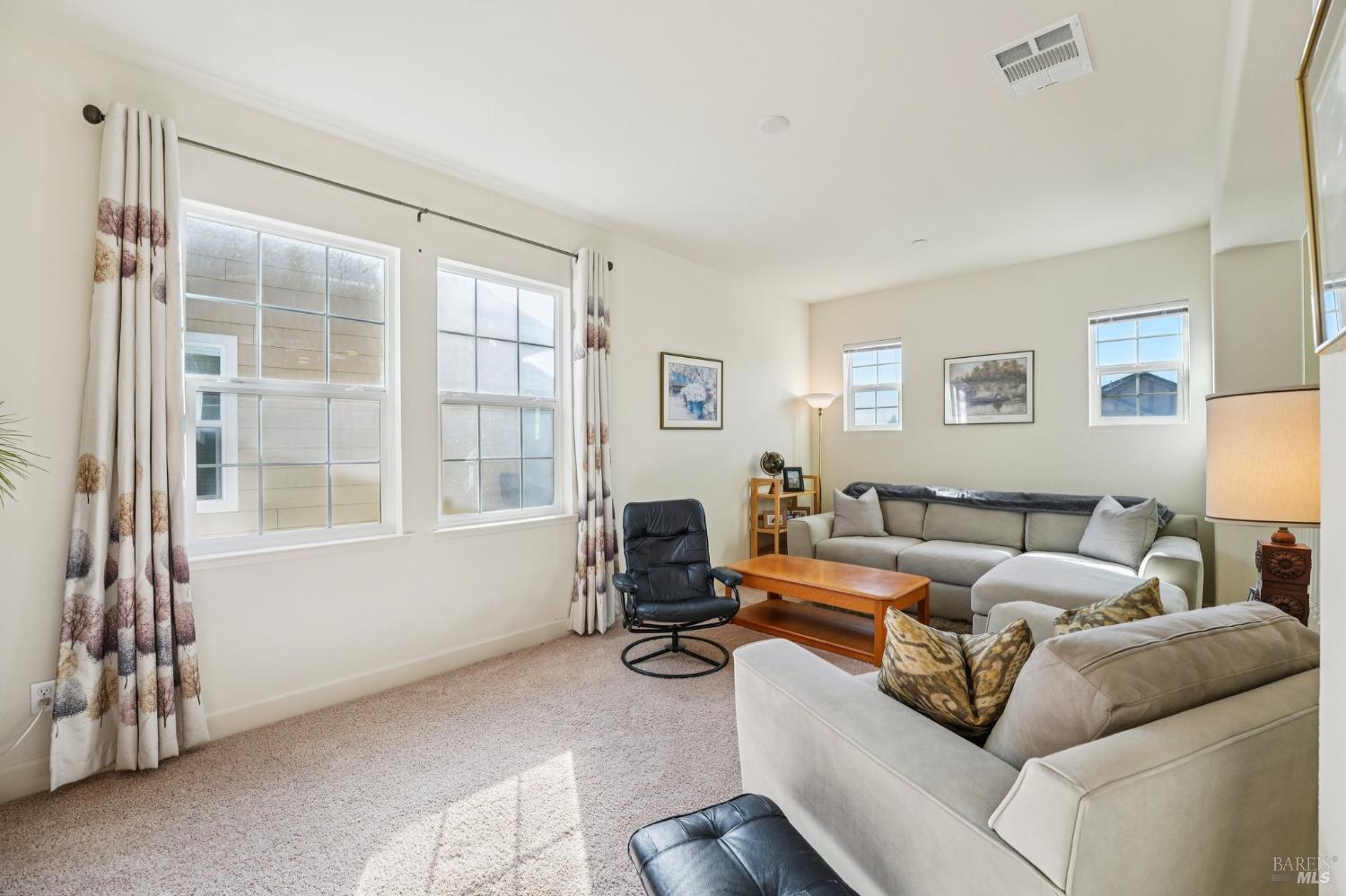 Detail Gallery Image 22 of 60 For 1884 Woodsage Way, Santa Rosa,  CA 95404 - 4 Beds | 3 Baths