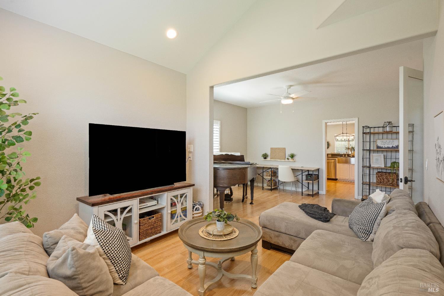 Detail Gallery Image 13 of 68 For 1238 Darling St, Napa,  CA 94558 - 5 Beds | 3/1 Baths