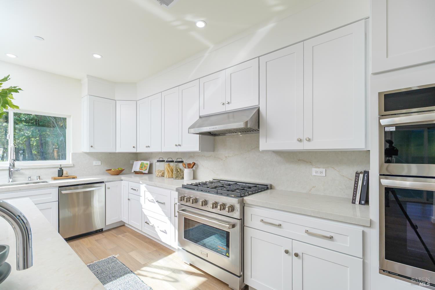 Detail Gallery Image 9 of 58 For 2242 Vineyard Rd, Novato,  CA 94947 - 4 Beds | 3/1 Baths