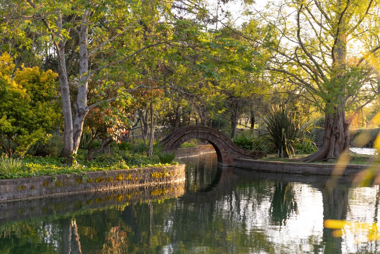 Detail Gallery Image 8 of 59 For 2875 Woolsey Rd, Windsor,  CA 95492 - 5 Beds | 4 Baths