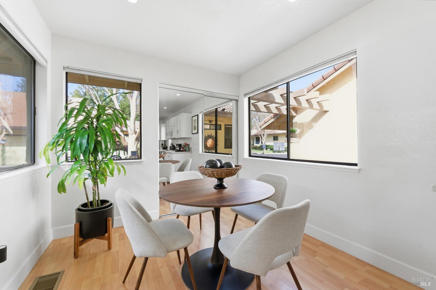 Detail Gallery Image 17 of 40 For 77 Fountain Grove Cir, Napa,  CA 94558 - 2 Beds | 2 Baths