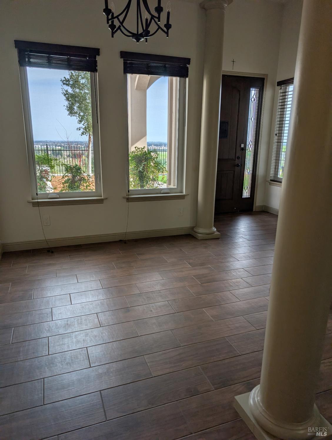 Detail Gallery Image 8 of 38 For 216 Alta Mira Dr, Vacaville,  CA 95688 - 5 Beds | 3/1 Baths