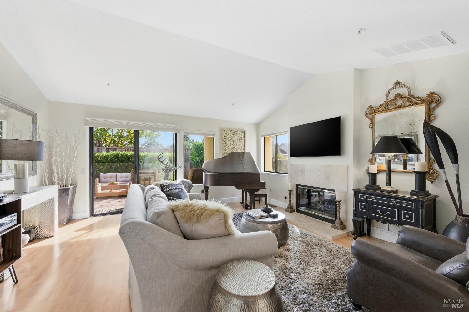 Detail Gallery Image 9 of 40 For 77 Fountain Grove Cir, Napa,  CA 94558 - 2 Beds | 2 Baths