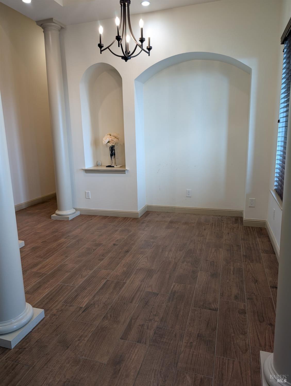 Detail Gallery Image 9 of 38 For 216 Alta Mira Dr, Vacaville,  CA 95688 - 5 Beds | 3/1 Baths