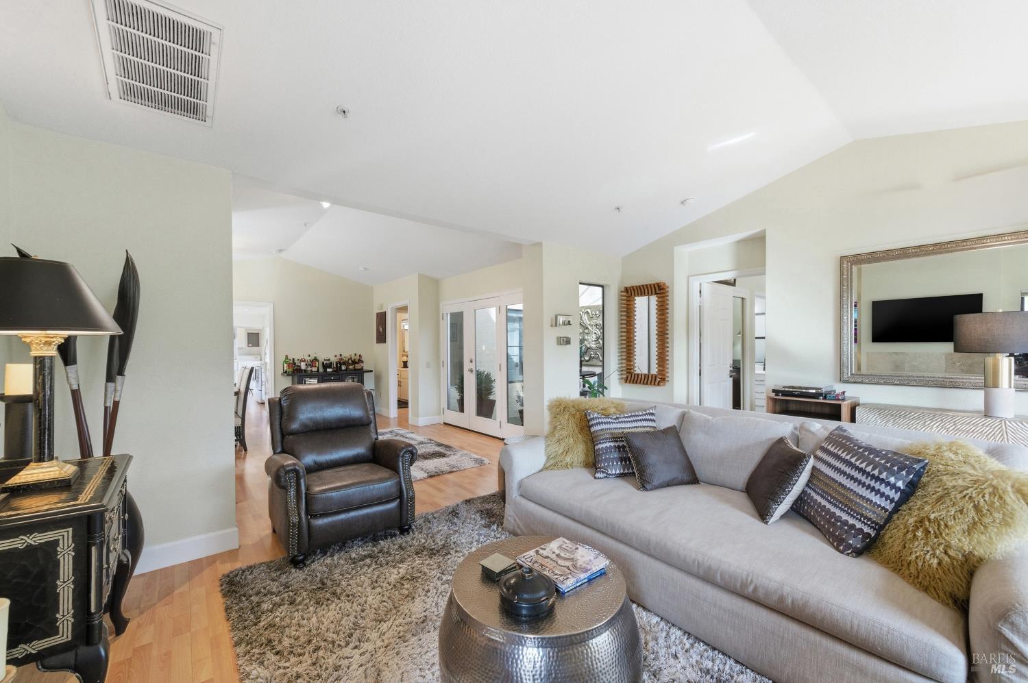 Detail Gallery Image 11 of 40 For 77 Fountain Grove Cir, Napa,  CA 94558 - 2 Beds | 2 Baths