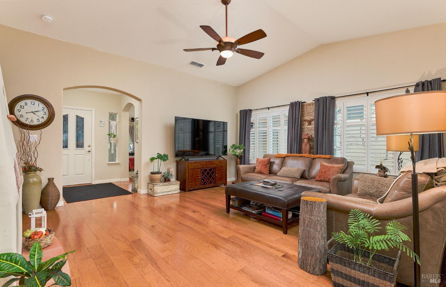 Detail Gallery Image 9 of 31 For 402 Riverwood Ln, Rio Vista,  CA 94571 - 2 Beds | 2 Baths