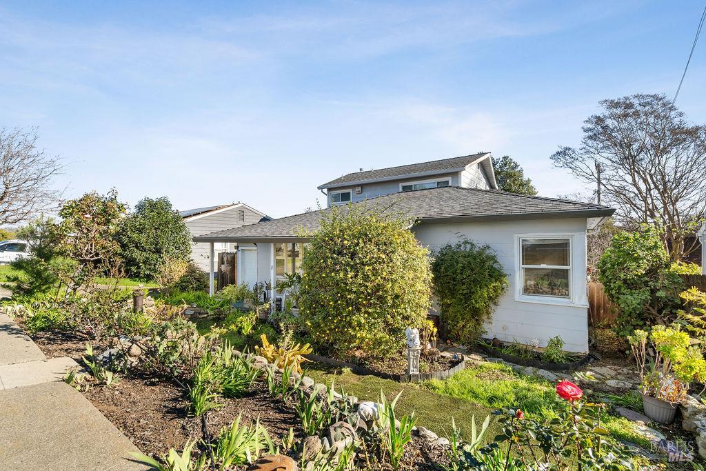 Detail Gallery Image 3 of 11 For 624 Laurel St, Vallejo,  CA 94591 - 3 Beds | 2 Baths