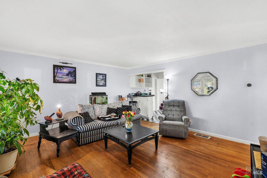 Detail Gallery Image 5 of 11 For 624 Laurel St, Vallejo,  CA 94591 - 3 Beds | 2 Baths