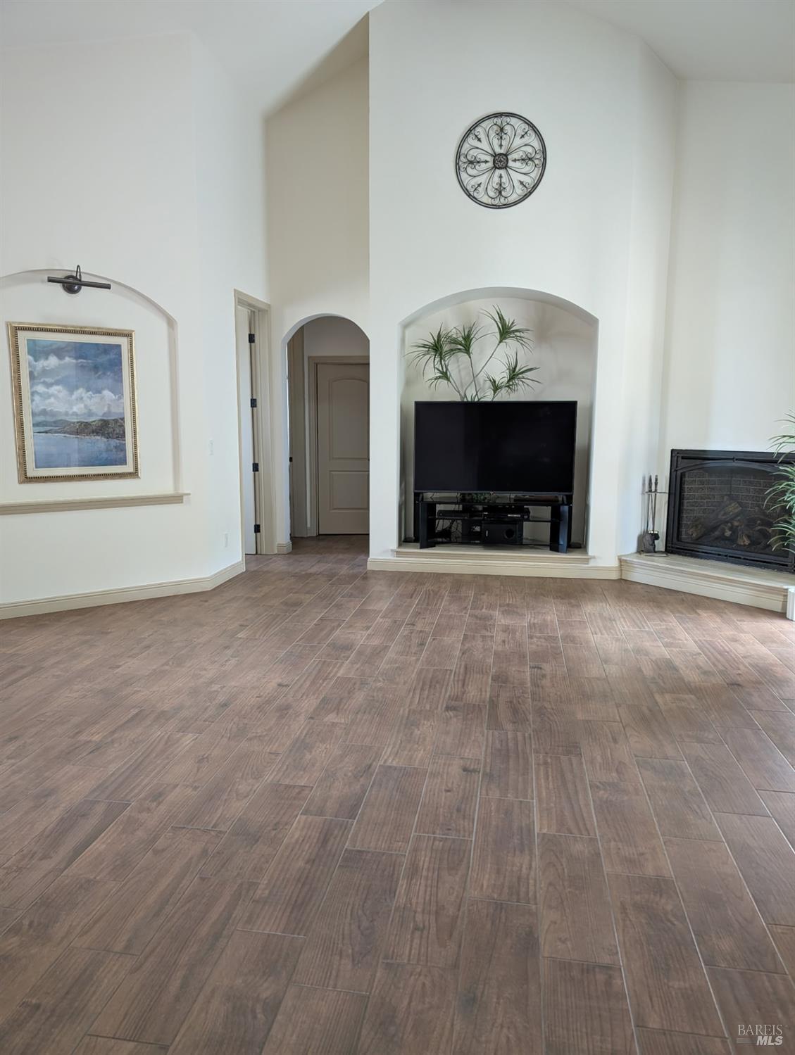 Detail Gallery Image 11 of 38 For 216 Alta Mira Dr, Vacaville,  CA 95688 - 5 Beds | 3/1 Baths