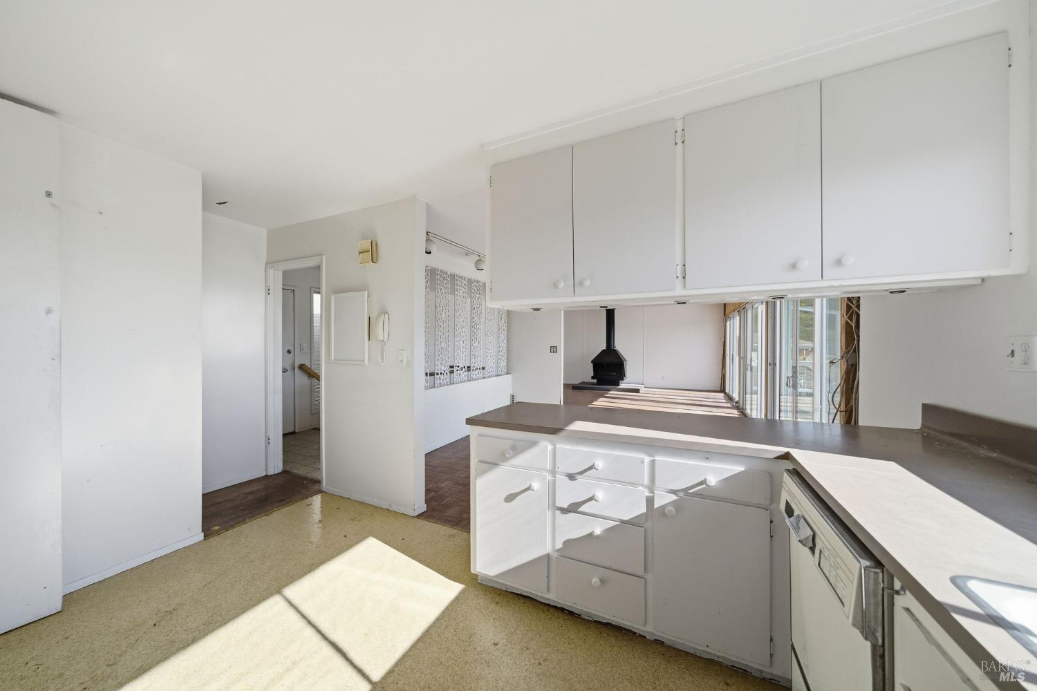 Detail Gallery Image 9 of 22 For 101 Round Hill Rd, Tiburon,  CA 94920 - 3 Beds | 1/1 Baths