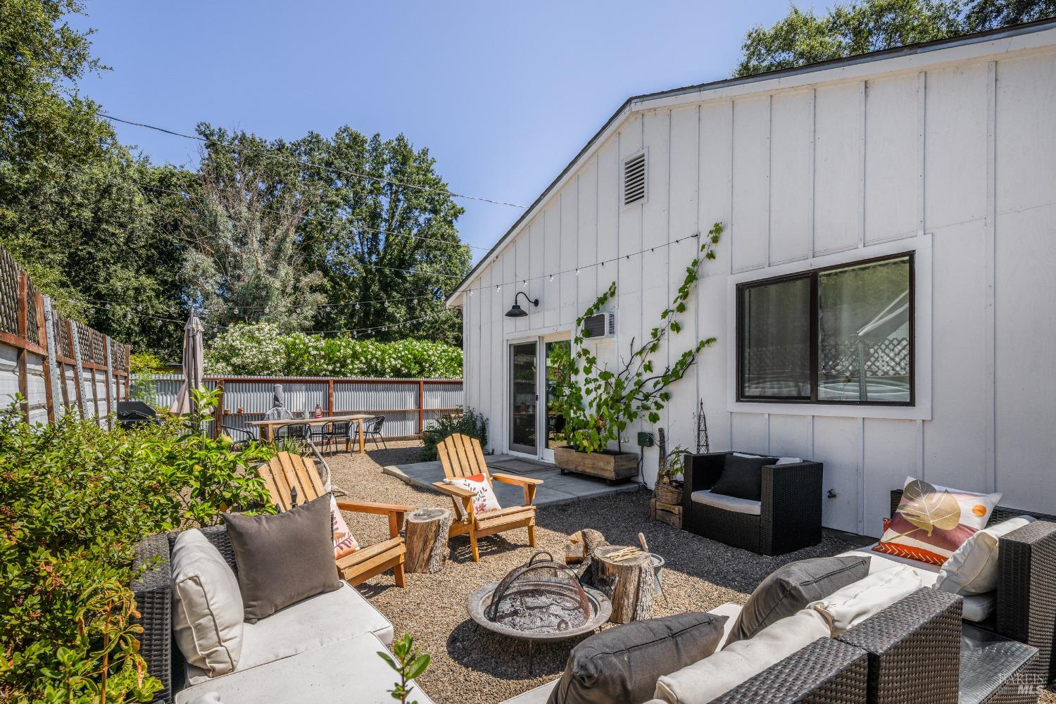 Detail Gallery Image 2 of 32 For 19322 Quigley Ln, Sonoma,  CA 95476 - 4 Beds | 3 Baths