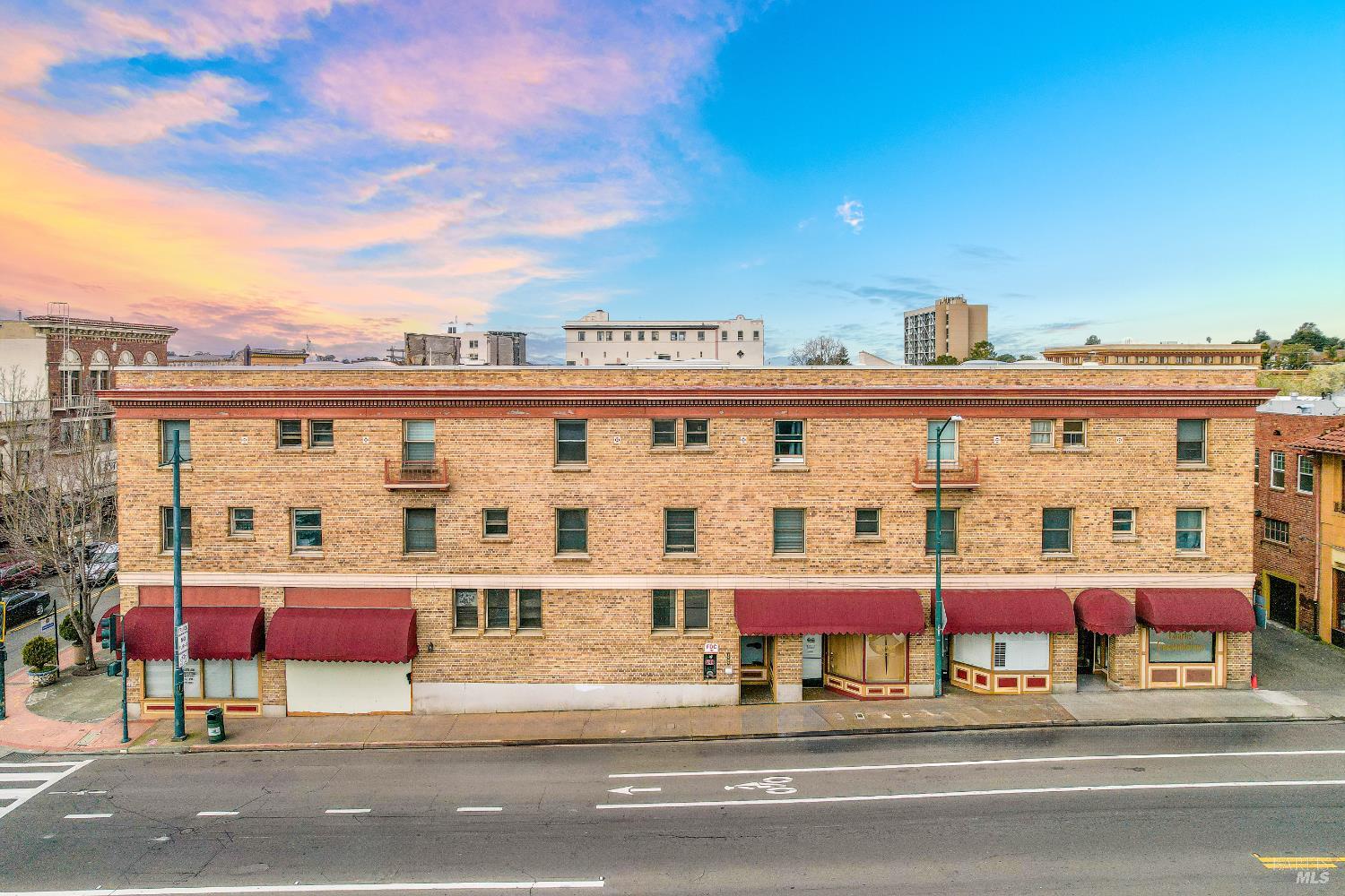 Detail Gallery Image 2 of 12 For 1715 Sonoma Apt Blvd #212,  Vallejo,  CA 94590 - 1 Beds | 1 Baths