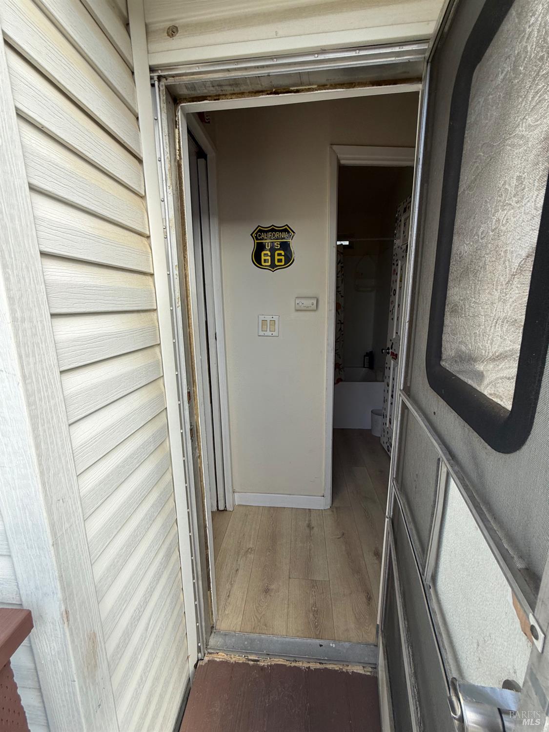 Detail Gallery Image 2 of 12 For 515 River Rd 6, Rio Vista,  CA 94571 - 2 Beds | 1/1 Baths