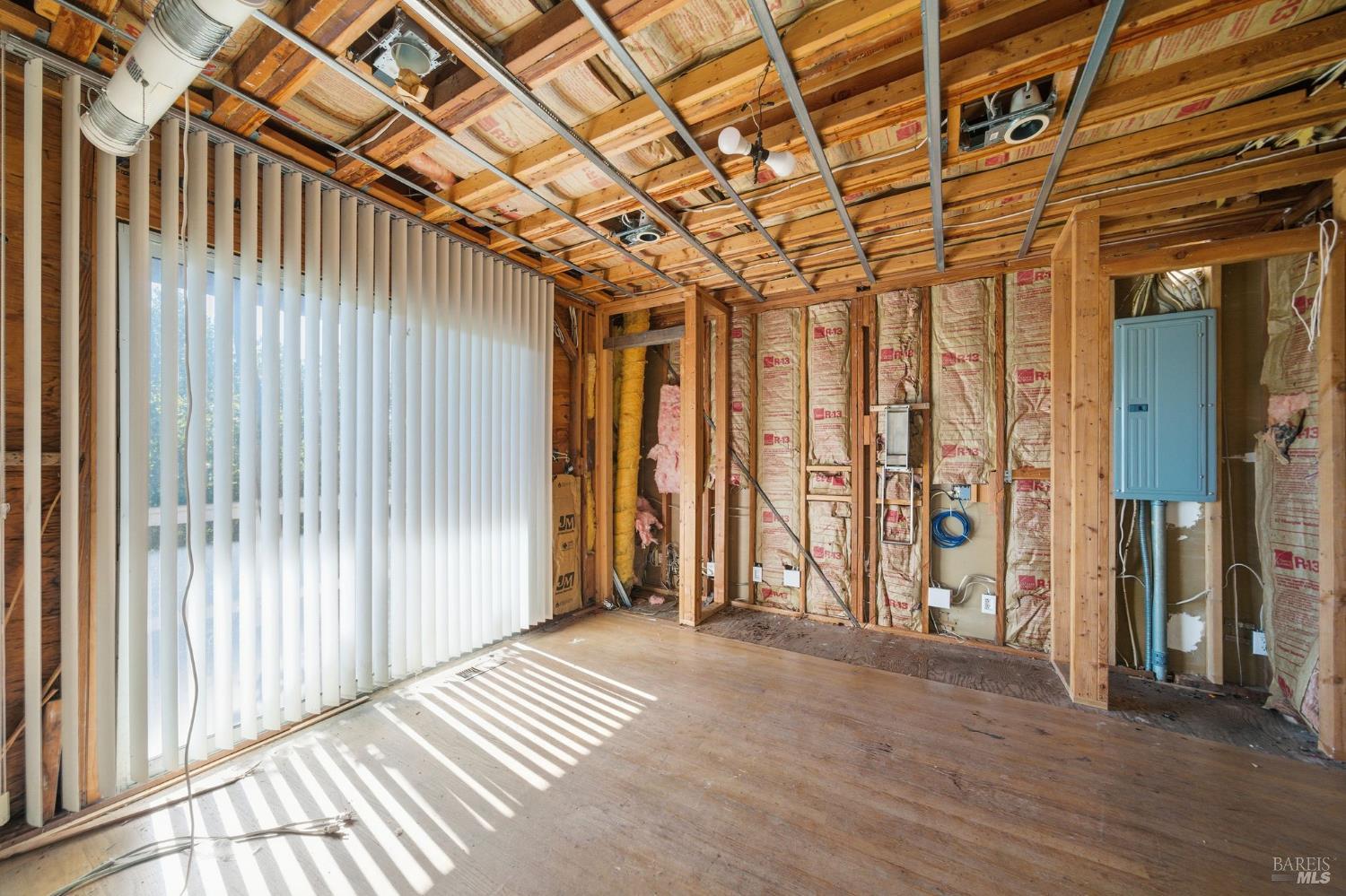 Detail Gallery Image 16 of 22 For 101 Round Hill Rd, Tiburon,  CA 94920 - 3 Beds | 1/1 Baths