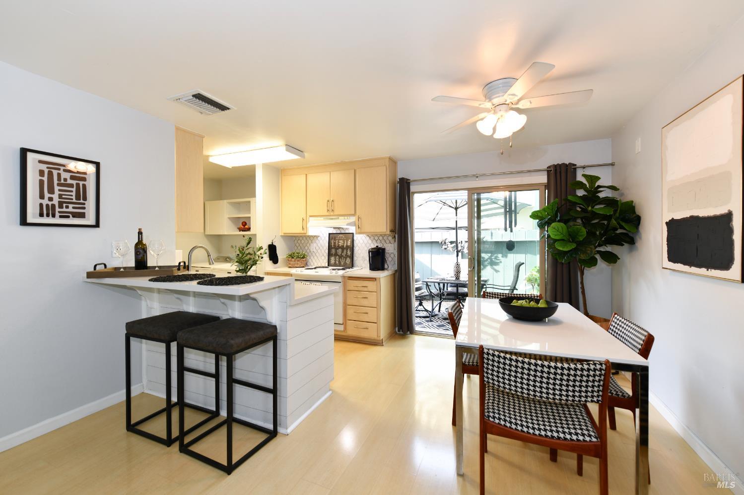 Detail Gallery Image 11 of 50 For 1118 Marina Dr, Napa,  CA 94559 - 2 Beds | 1/1 Baths