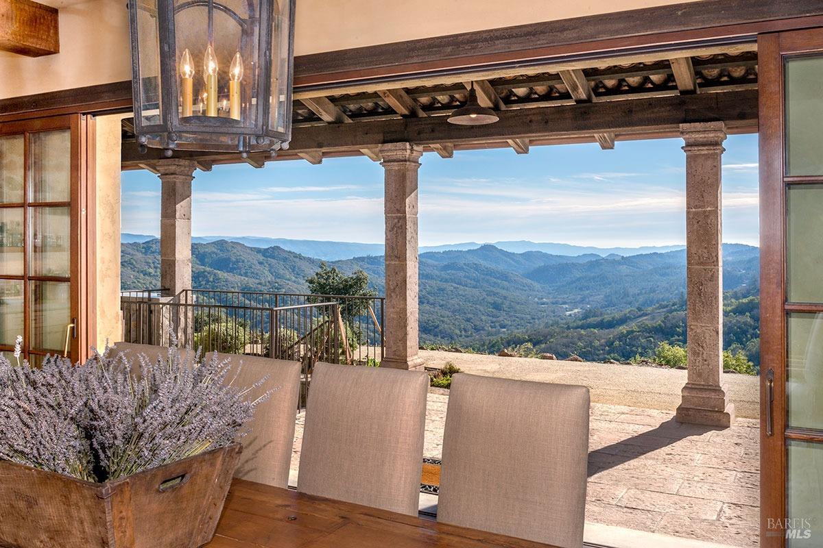 Detail Gallery Image 11 of 41 For 651 Wall Rd, Napa,  CA 94558 - 4 Beds | 5/2 Baths