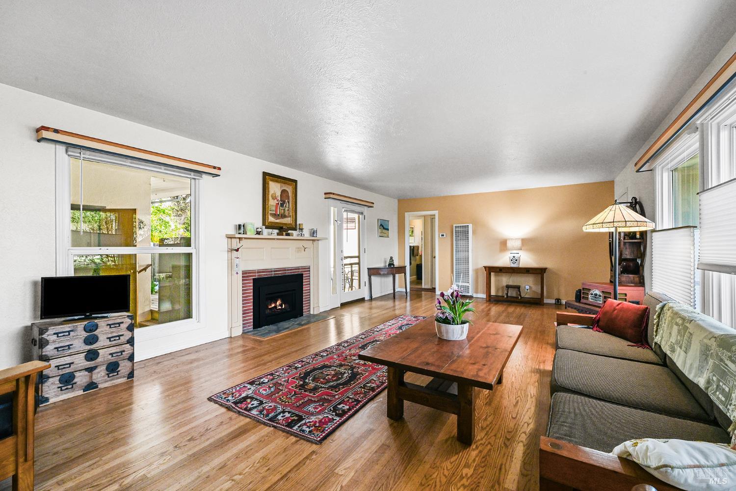 Detail Gallery Image 7 of 52 For 2003 Humboldt St, Santa Rosa,  CA 95404 - 2 Beds | 2 Baths