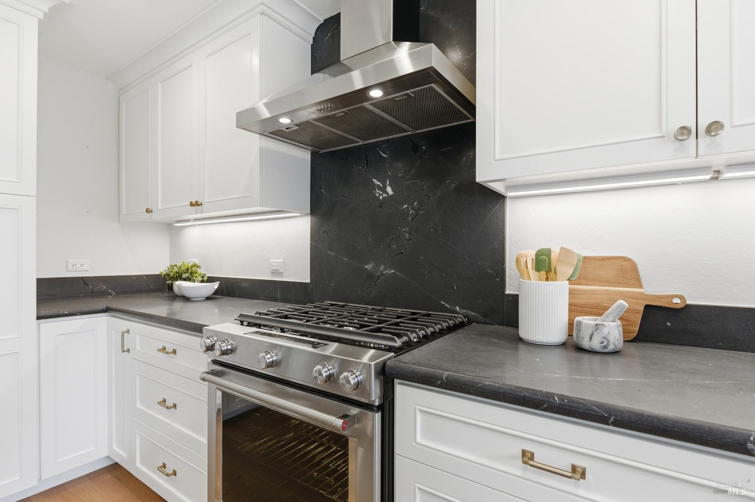 Detail Gallery Image 17 of 45 For 1830 Spring Mountain Rd, Saint Helena,  CA 94574 - 3 Beds | 2 Baths