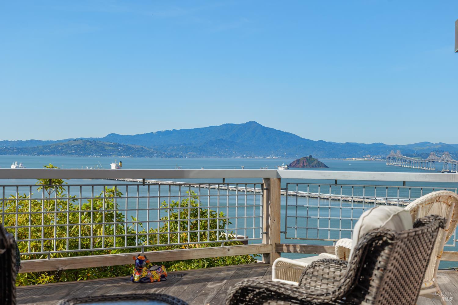 Detail Gallery Image 5 of 45 For 245 Water St, Richmond,  CA 94801 - 2 Beds | 2/1 Baths