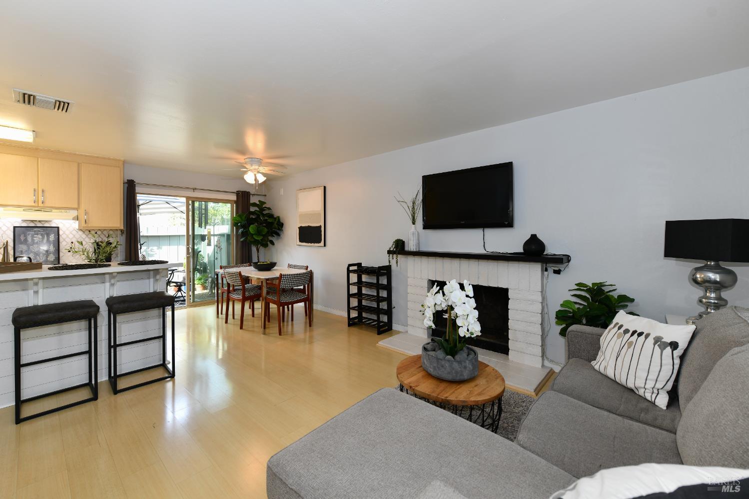 Detail Gallery Image 4 of 50 For 1118 Marina Dr, Napa,  CA 94559 - 2 Beds | 1/1 Baths